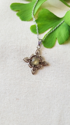 Nudo de bruja en Labradorita (2,4cm)
