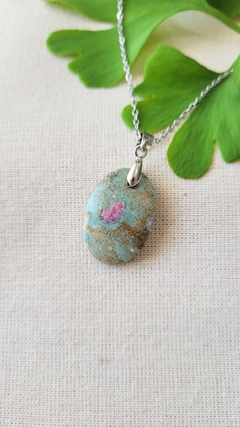 Fucsita con rubí (2,5cm)