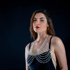 Pechera con perlas de vidrio nacaradas - comprar online