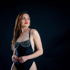Pechera con perlas de vidrio nacaradas en internet