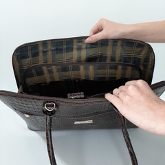 BOLSA/PASTA EM COURO CROCO CAFÉ REF. 1292 na internet