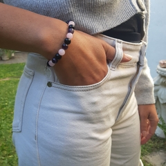 PULSERA TRÍADA. CUARZO ROSA, AMATISTA, OBSIDIANA. - tienda online