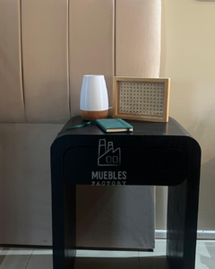 PACK DE 2 MESAS DE LUZ CURVAS Luxva Petiribí - comprar online