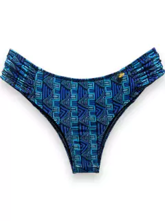 Tanga Kelly na internet