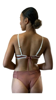 Tanga Kelly na internet