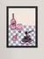 Ilustração de uma mesa de jantar com um prato de espaguete, uma garrafa de vinho, um copo e um pedaço de queijo, tudo em um fundo de toalha de mesa quadriculada.