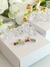 Brinco ear cuff em riviera colorida.