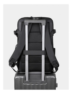 Mochila Para Viaje, Notebook, Expandible Para Balón Y Casco Color Negro Diseño De La Tela Impermeable - tienda online