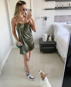 Vestido SALGUNAMU Curto em Cetim Verde Militar - comprar online