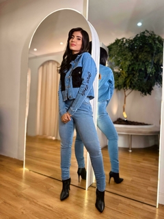 Jaqueta Bella na internet