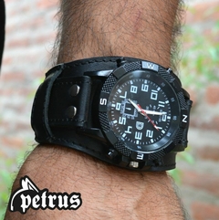 Brazalete de cuero con Reloj - Modelo 2022 - comprar online