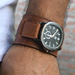 Brazalete de Cuero con reloj - P771 Marron - Petrus Leather Garage