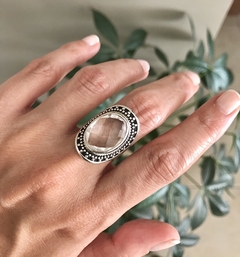 Anillo cuarzo cristal.
