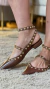 Slingback Marrom com tachas