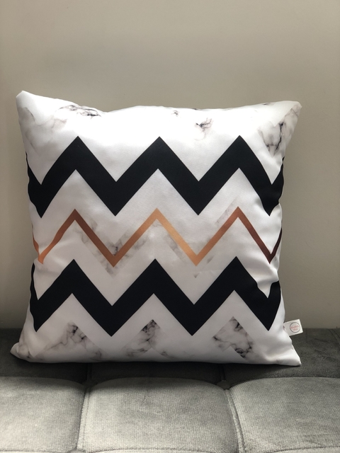Capa chevron preto e carrara