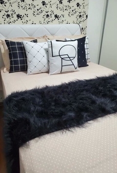 Peseira em pelúcia - preto na internet