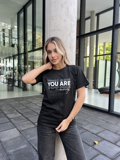 REMERA MUJER YOU ARE en internet