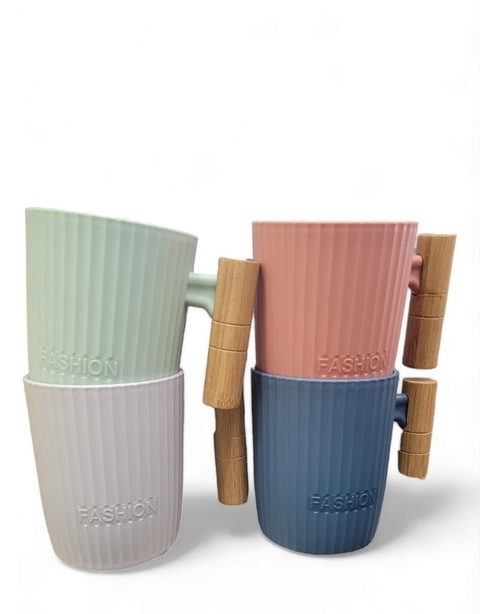 Taza Plástica con Asa de Madera Vintage