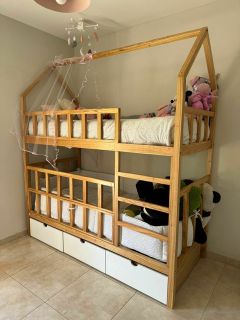 Cama Casita Doble c/ Cajones Laqueados (Barandas Tipo Cuna/Rebatibles Frontal)