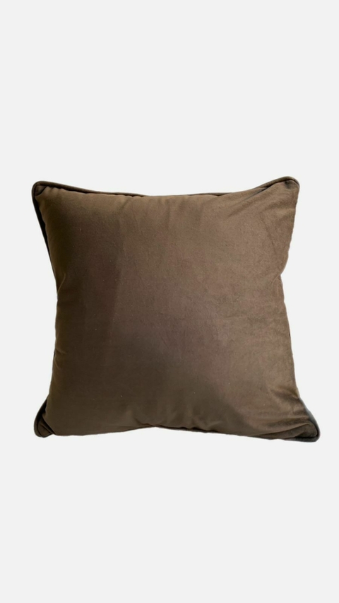 Capa almofada 45x45 Veludo marrom com debrum