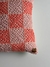 Capa almofada 50x50 quadradinho croche rosa mesclado - comprar online