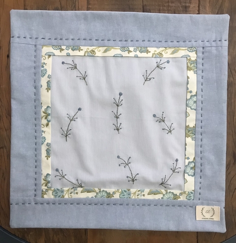 Capa de Almofada Floral Listrado