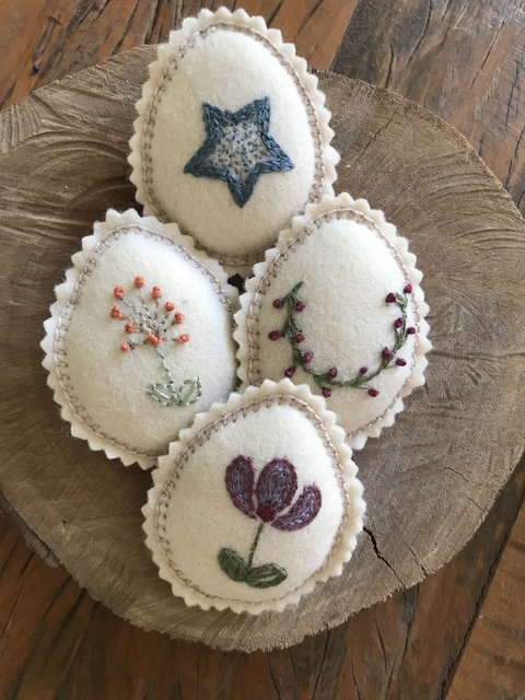 Conjunto de ovinhos Bordados