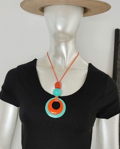 colar com pingente em resina - comprar online