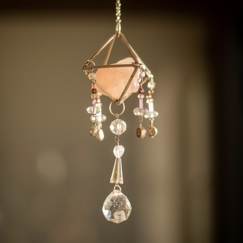 Atrapasol cuarzo rosa en octaedro