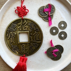 3 Monedas Chinas con cinta en internet