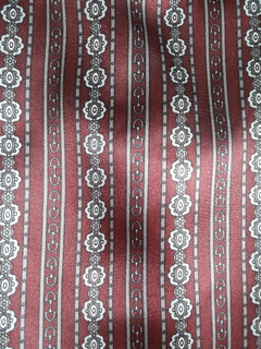 Pijama de hombre de seda. Mangas cortas y pantalón corto, estampado.