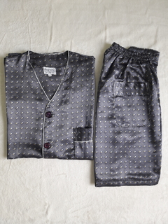 Pijama de hombre de seda. Mangas cortas y pantalón corto, estampado. - comprar online