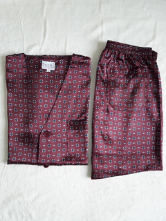 Imagen de Pijama de hombre de seda. Mangas cortas y pantalón corto, estampado.