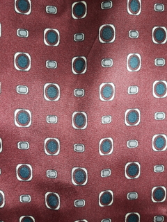 Pijama de hombre de seda. Mangas cortas y pantalón corto, estampado.