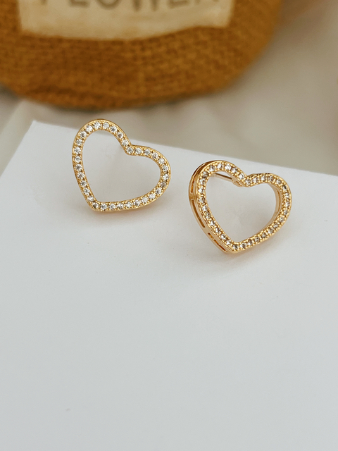 Brinco coração vazado cravejada - comprar online