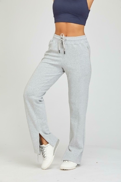 Pantalón con tajo deportivo