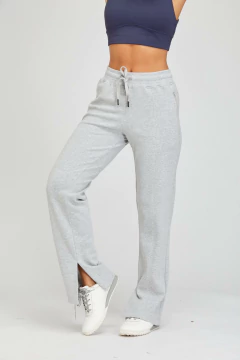 Pantalón con tajo deportivo