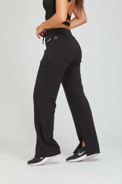 Pantalón con tajo deportivo en internet