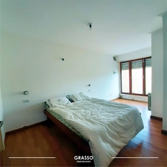 CASA SOBRE TRES LOTES CON PISCINA - STROBEL Y UNAMUNO - tienda online