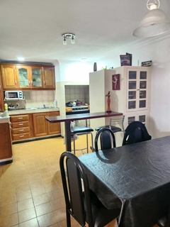 Imagen de CASA EN DOS PLANTAS 3 AMBIENTES - REP. ARABE SIRIA 1500