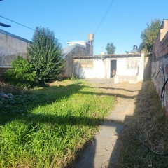 Imagen de LOTE CON CONSTRUCCION - MILLAN 700