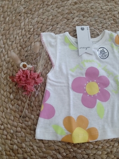 Remera Esmeralda Flores en internet