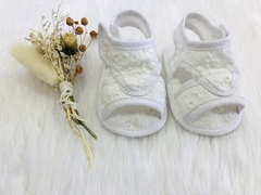 Sandalia con velcro