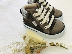 Bota combinada con cordón en internet