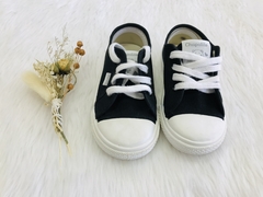 Zapatilla con cordón