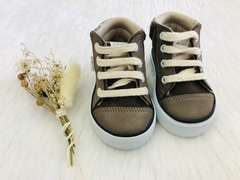 Bota combinada con cordón