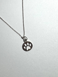 Cadenita con dije huellita perro