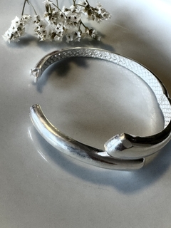 Esclava plata labrada con cierre bisagra - Jash accesorios