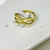 Anillo dorado nudo detalle