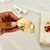 Broche dorado hojas grandes - tienda online